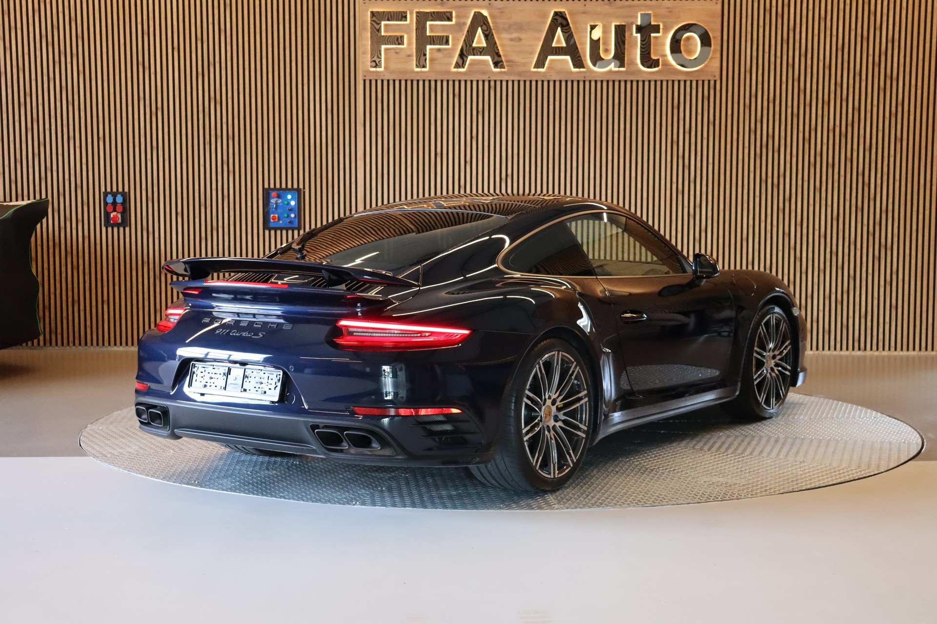 PORSCHE 911 Coupé 3.8 Turbo S PDK-image-5