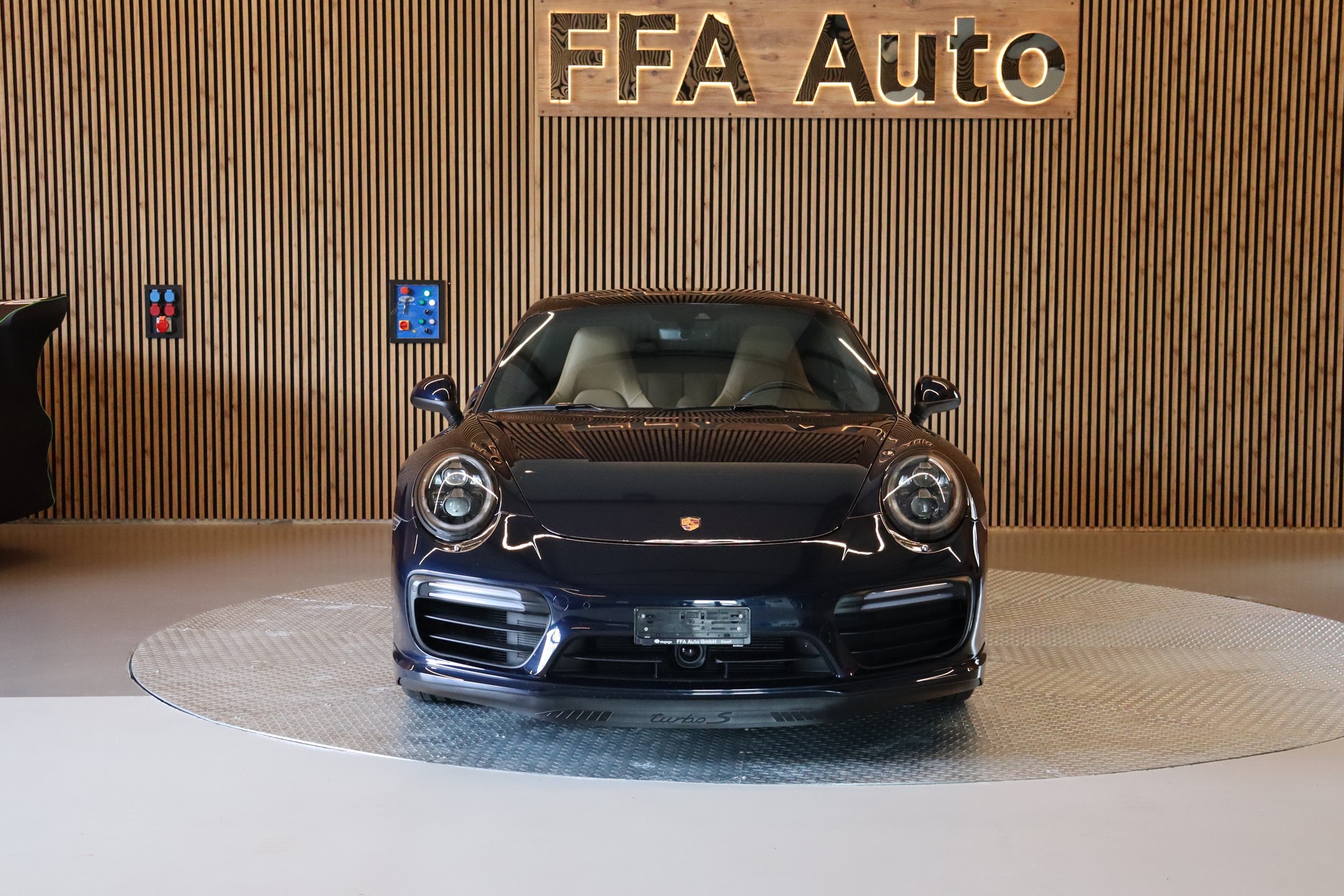 PORSCHE 911 Coupé 3.8 Turbo S PDK-image-1