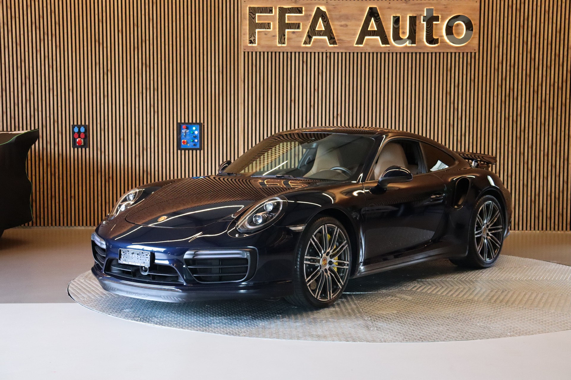 PORSCHE 911 Coupé 3.8 Turbo S PDK-image-0