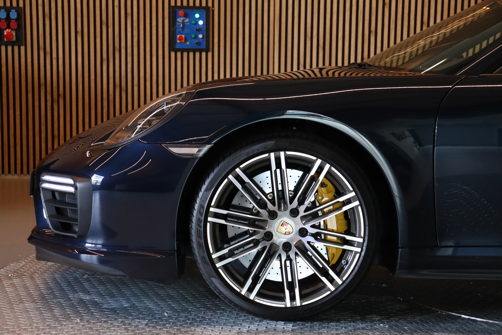 PORSCHE 911 Coupé 3.8 Turbo S PDK-image-10