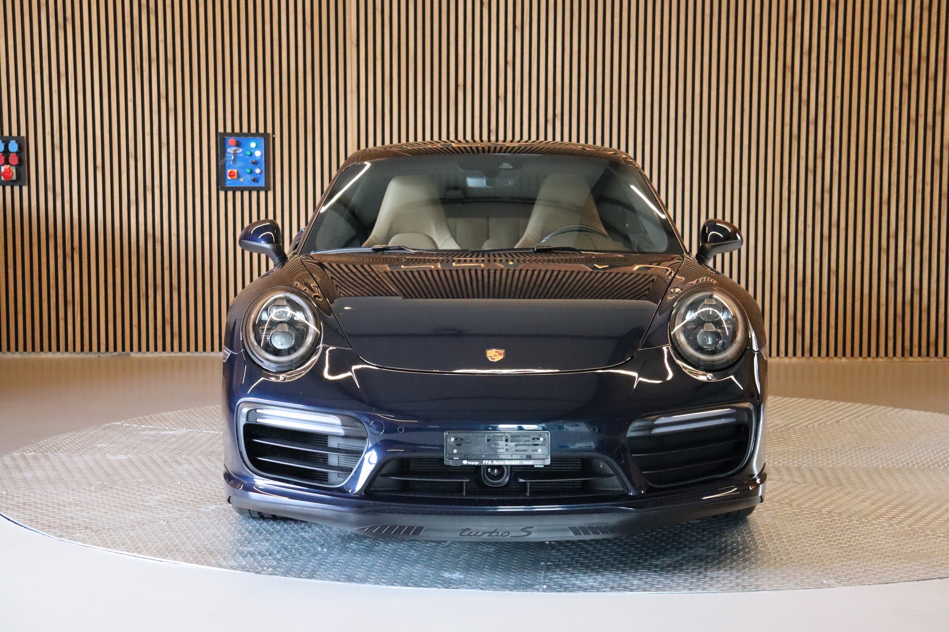 PORSCHE 911 Coupé 3.8 Turbo S PDK-image-2