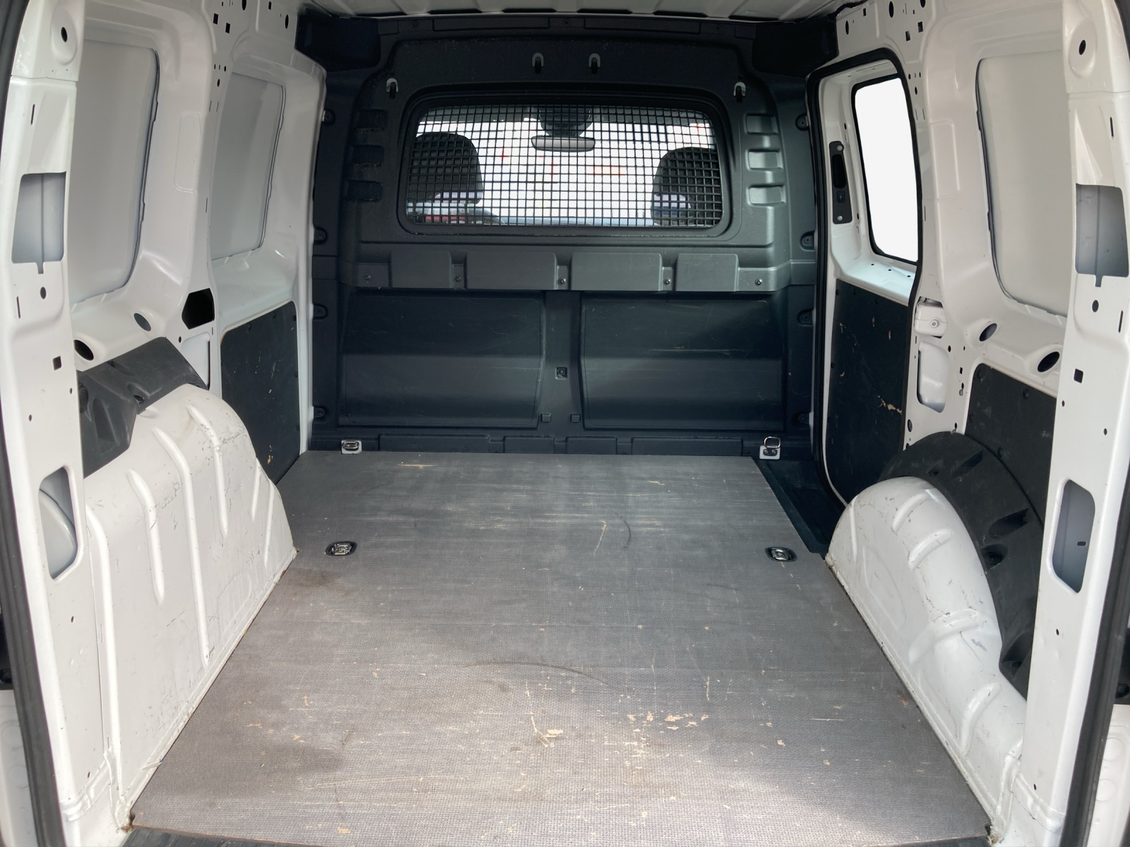 VW Caddy Cargo 2.0TDI-image-12