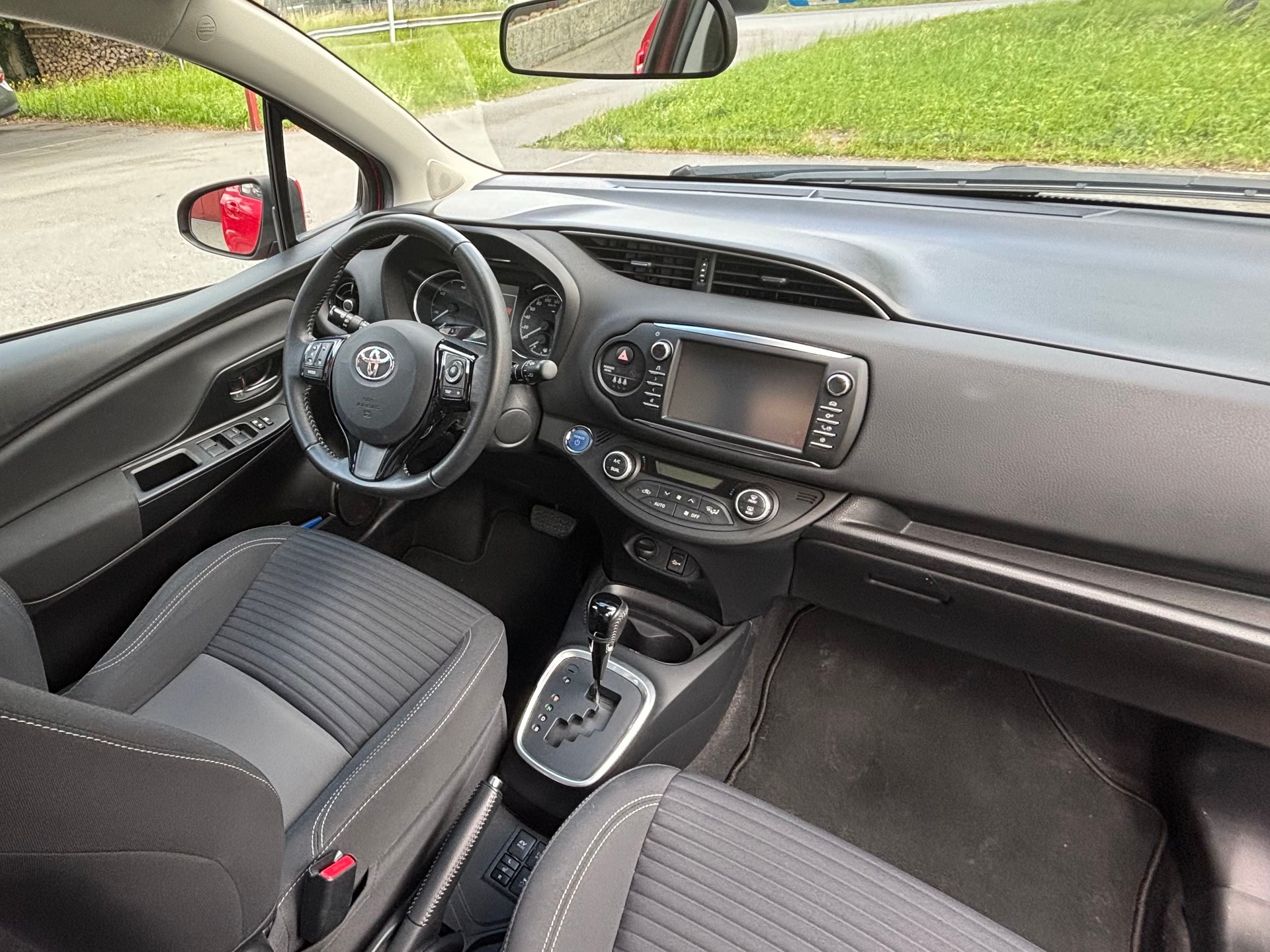 TOYOTA 1.5 VVT-i HSD Trend-image-4