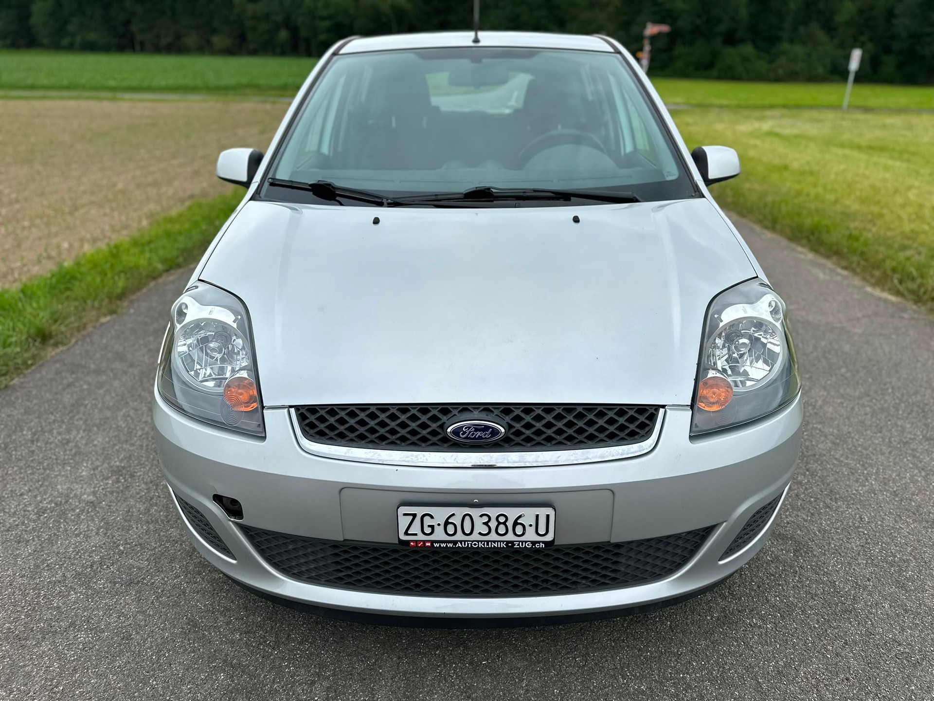 FORD Fiesta 1.4 16V Ghia-image-2