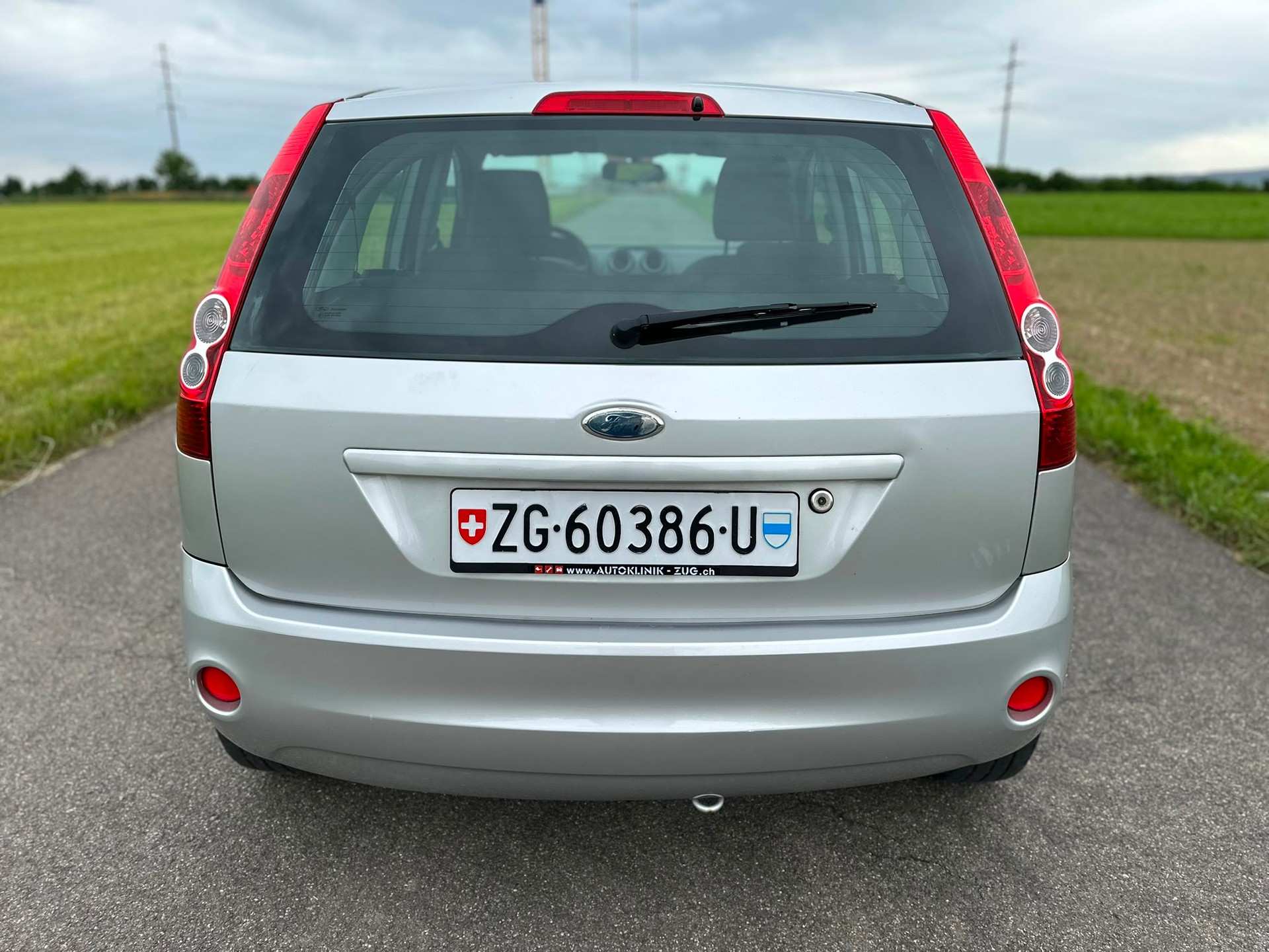 FORD Fiesta 1.4 16V Ghia-image-6