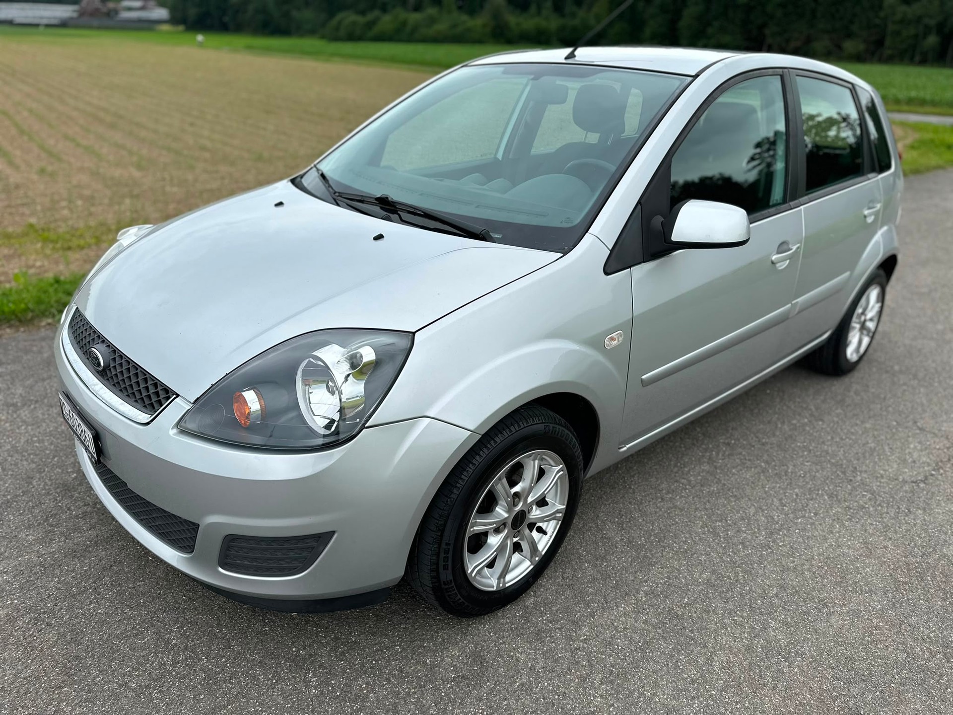 FORD Fiesta 1.4 16V Ghia-image-1