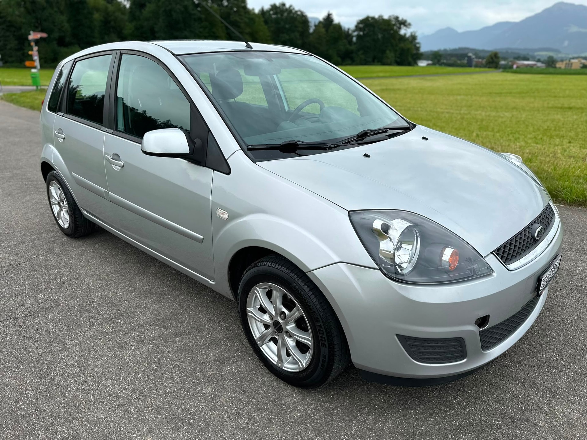 FORD Fiesta 1.4 16V Ghia-image-3