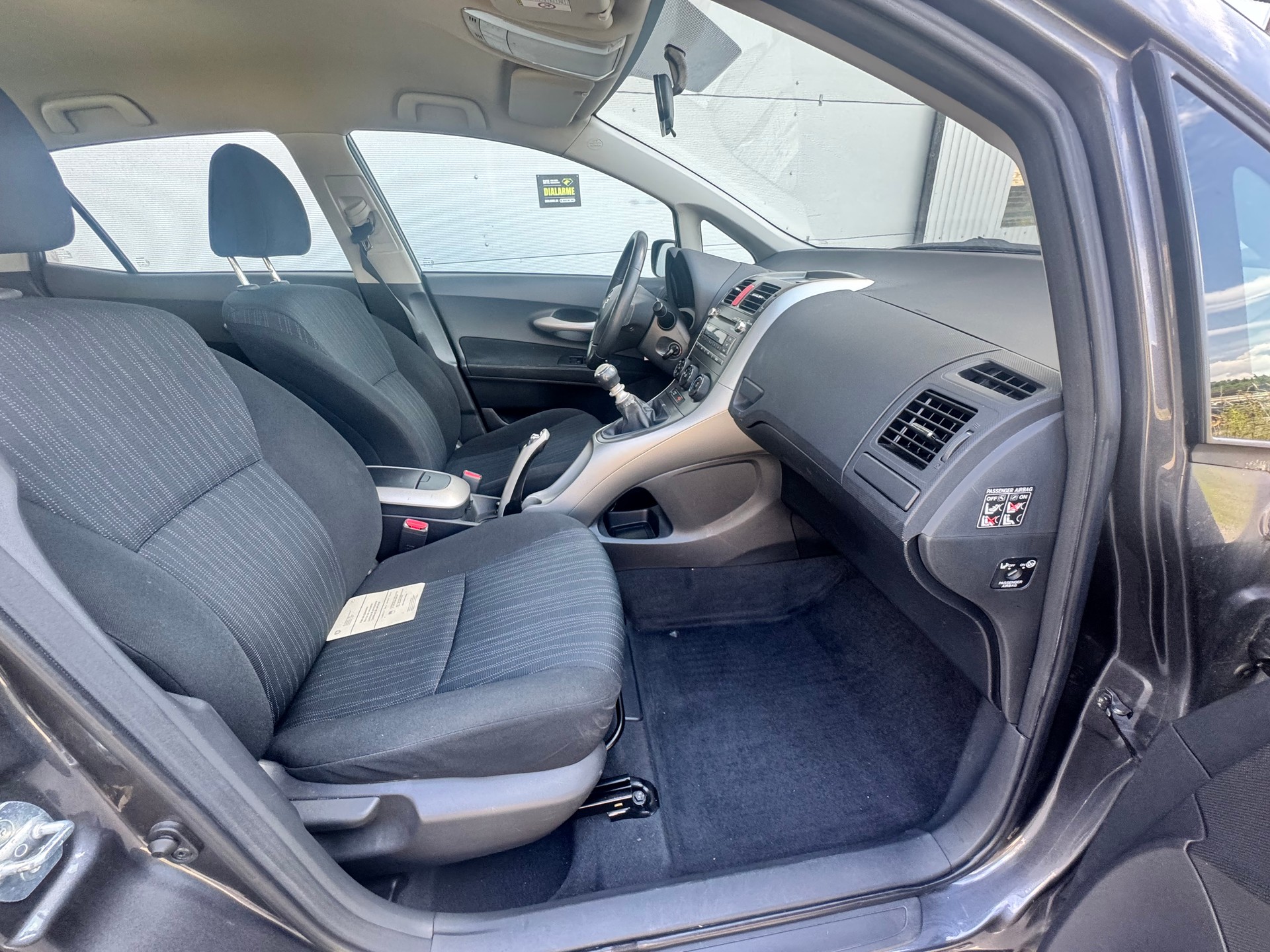 TOYOTA Auris 1.6 Linea Luna-image-9