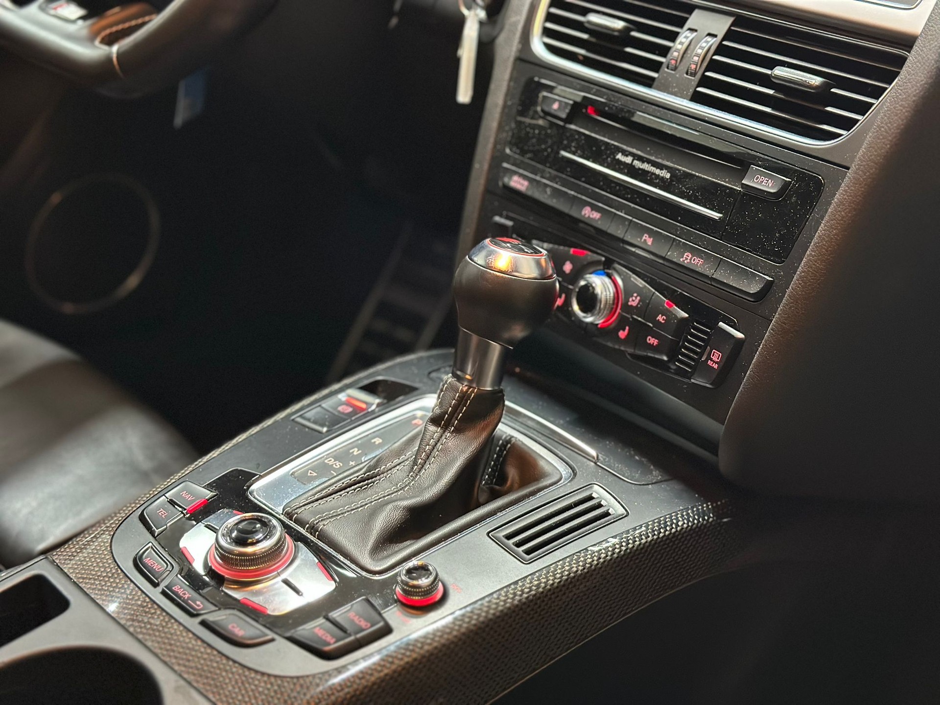 AUDI S4 Avant 3.0 TFSI quattro S-tronic-image-11
