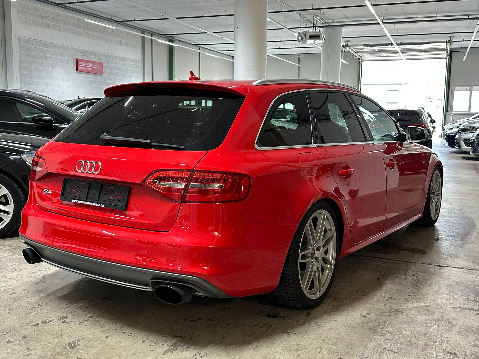 AUDI S4 Avant 3.0 TFSI quattro S-tronic-image-3