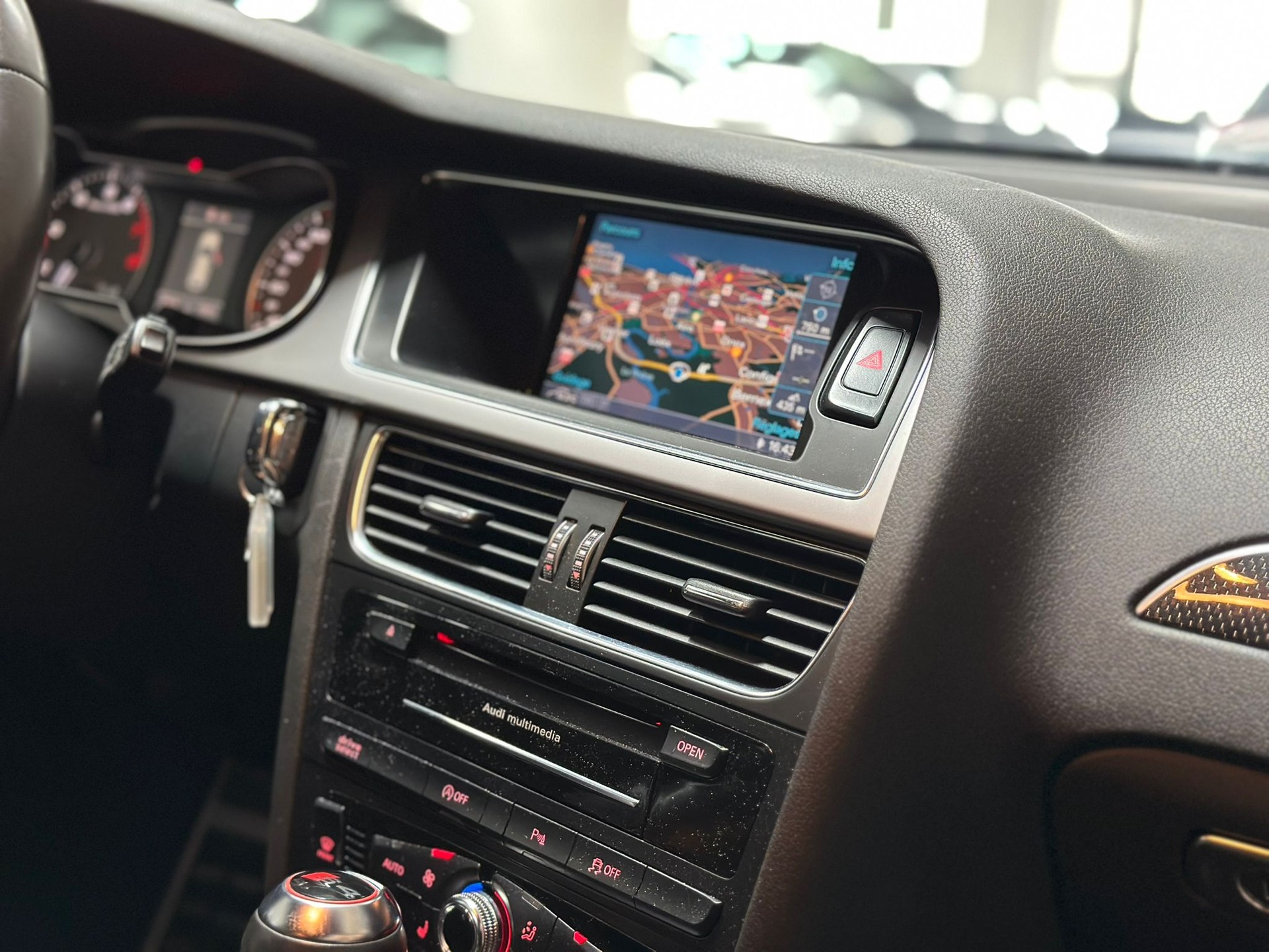 AUDI S4 Avant 3.0 TFSI quattro S-tronic-image-13