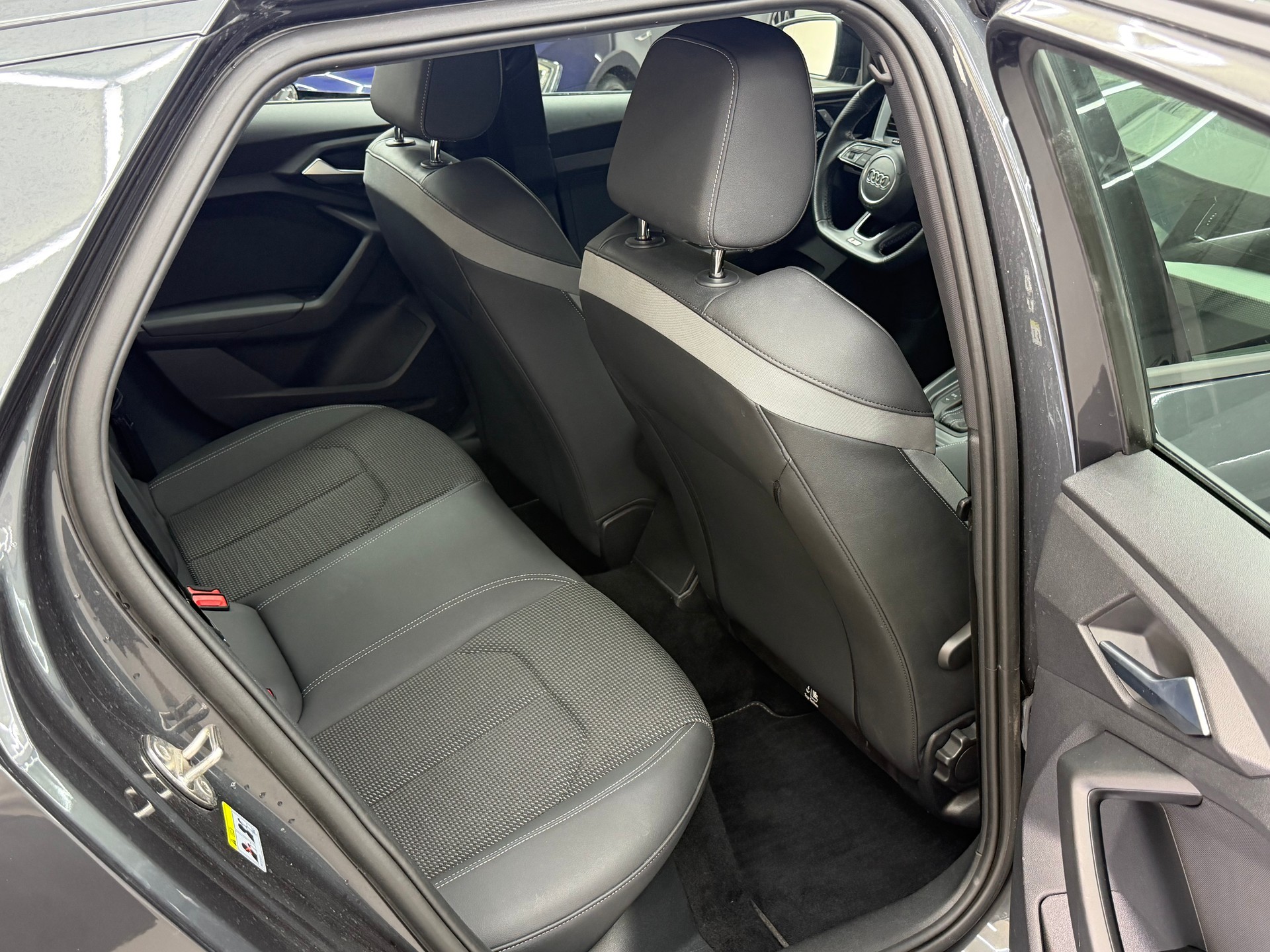 AUDI A1 Sportback 30 TFSI S Line S-tronic-image-12