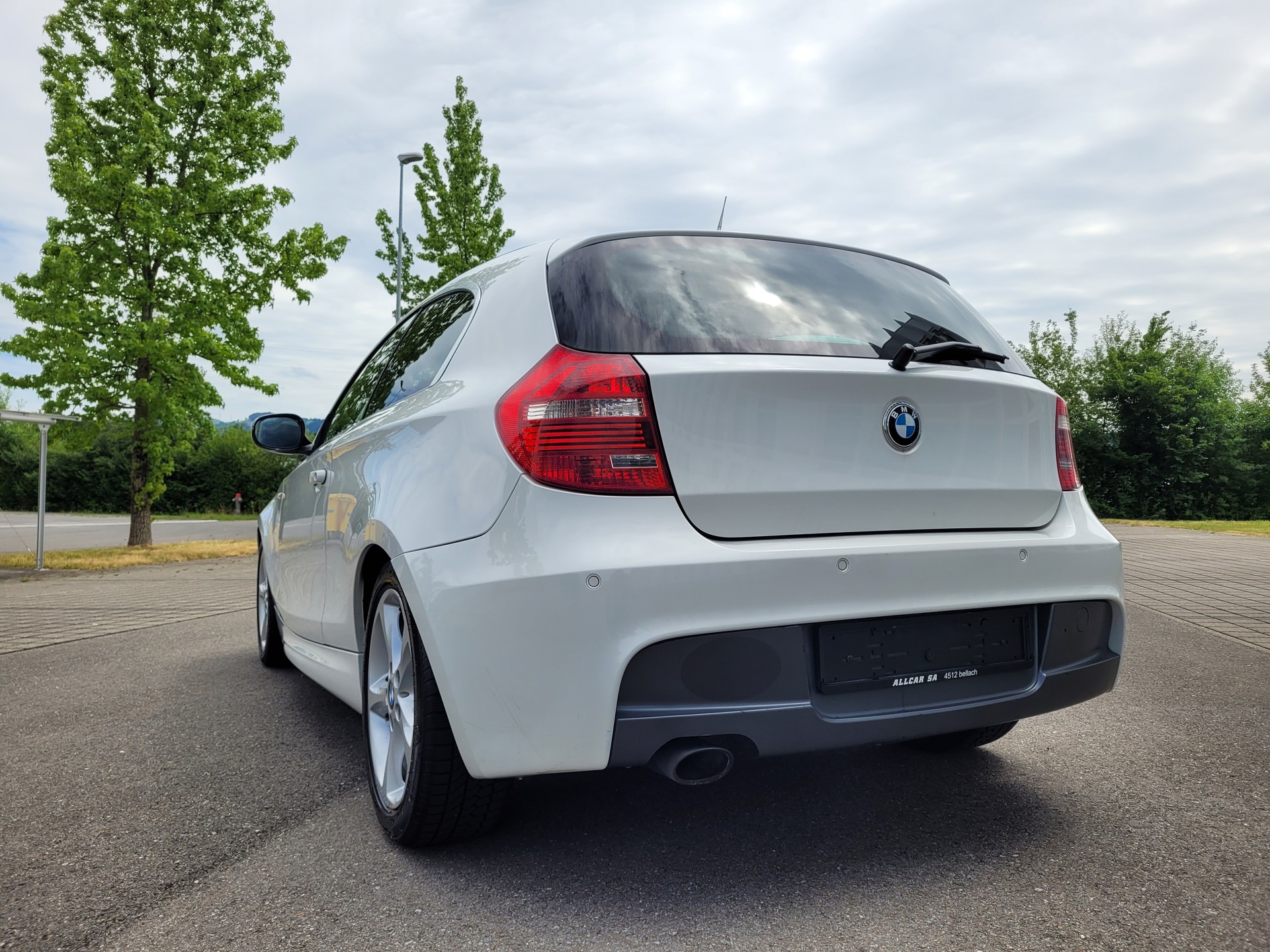 BMW 123d-image-1