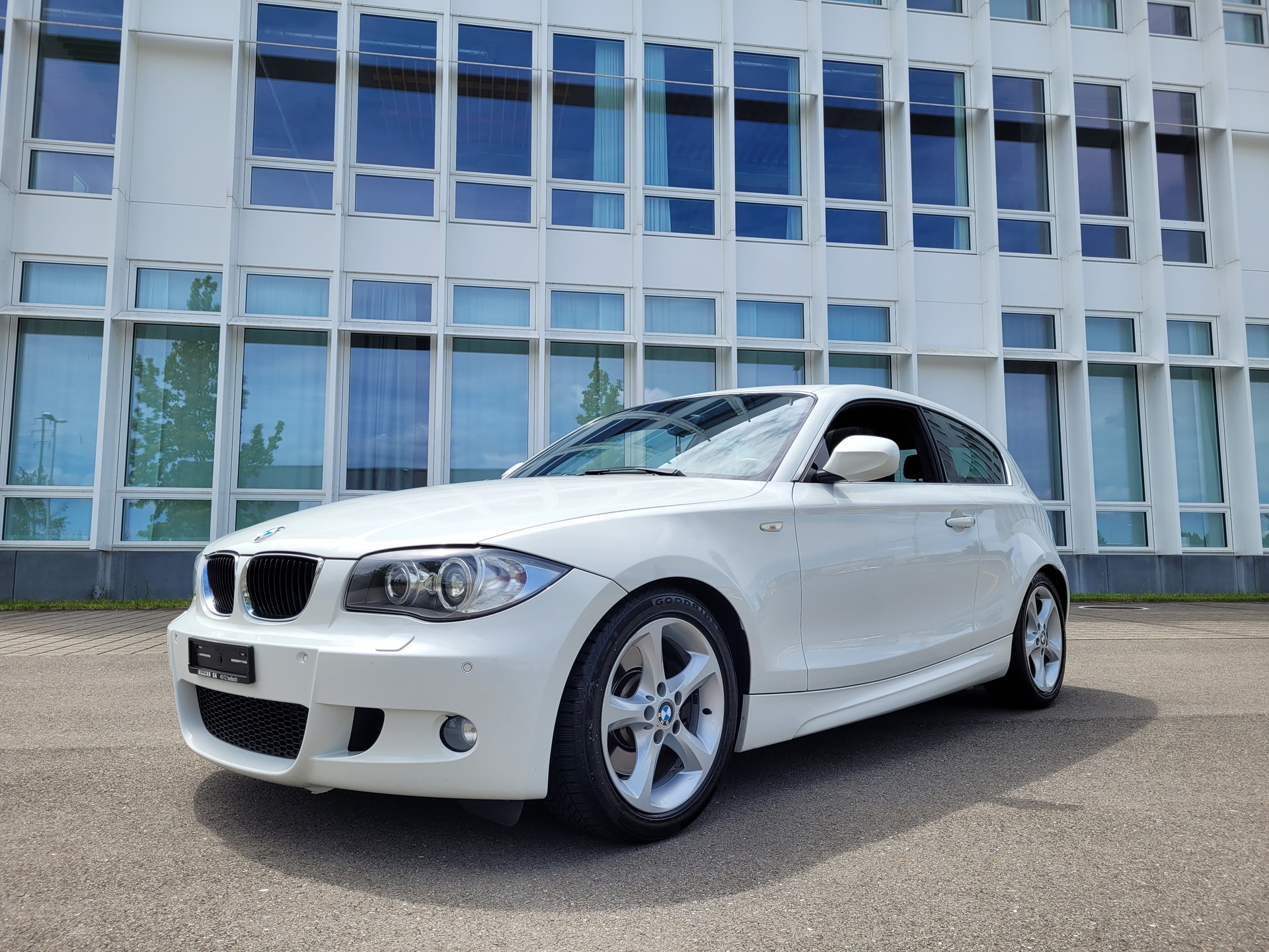 BMW 123d-image-0