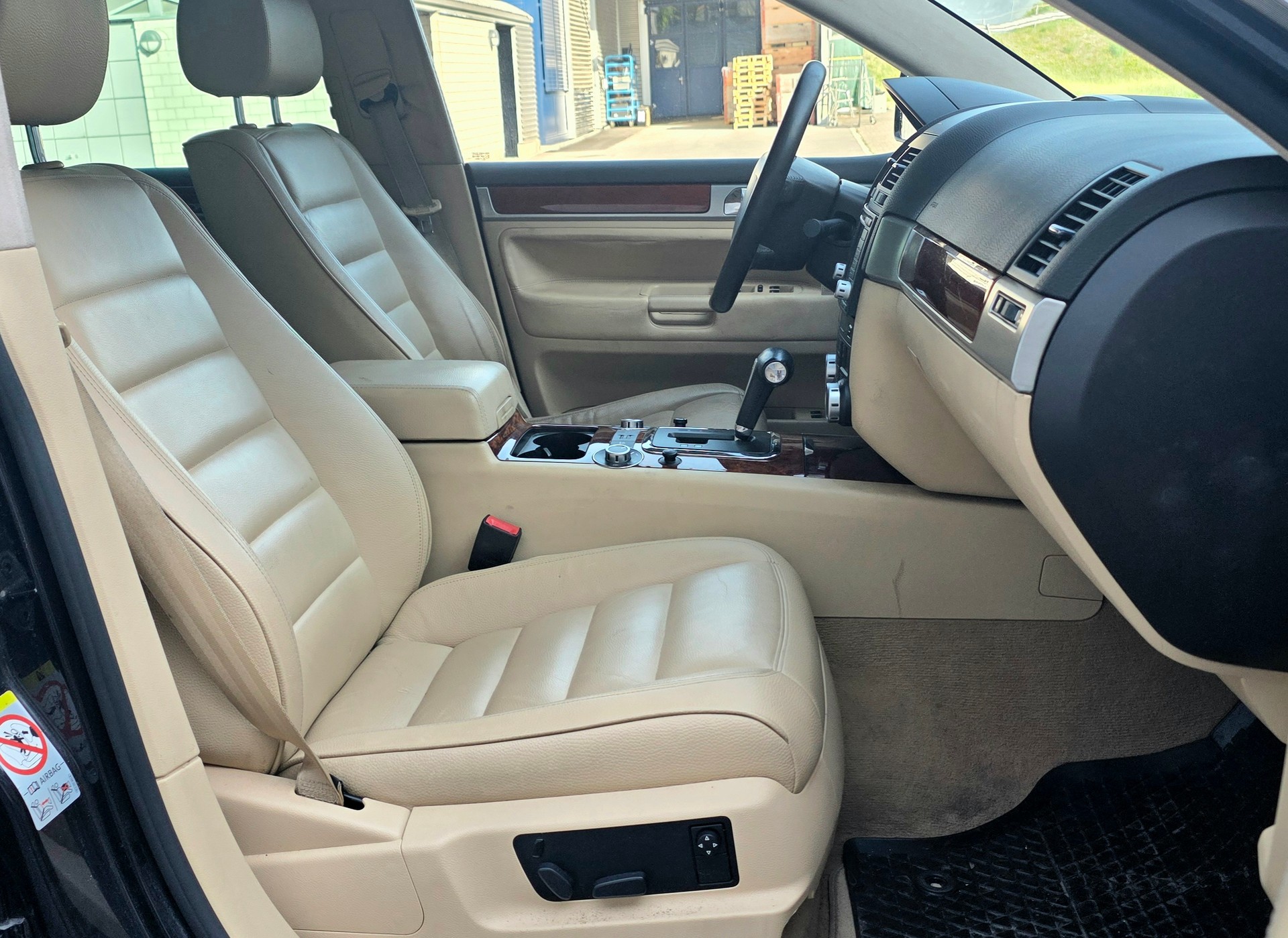 VW Touareg 5.0 TDI V10 Automatic-image-8