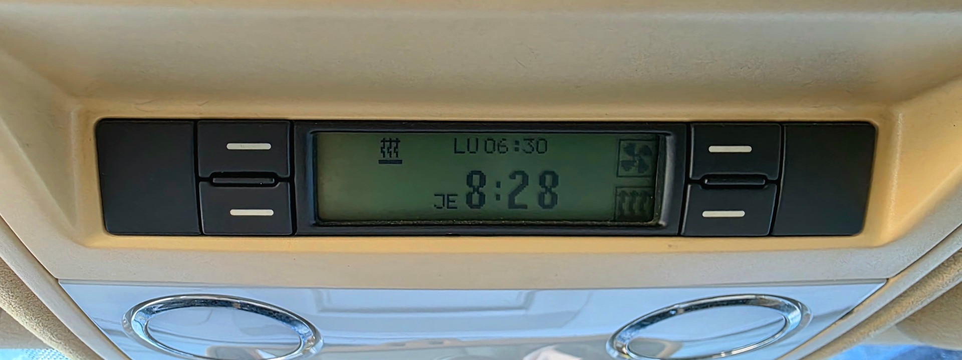 VW Touareg 5.0 TDI V10 Automatic-image-14