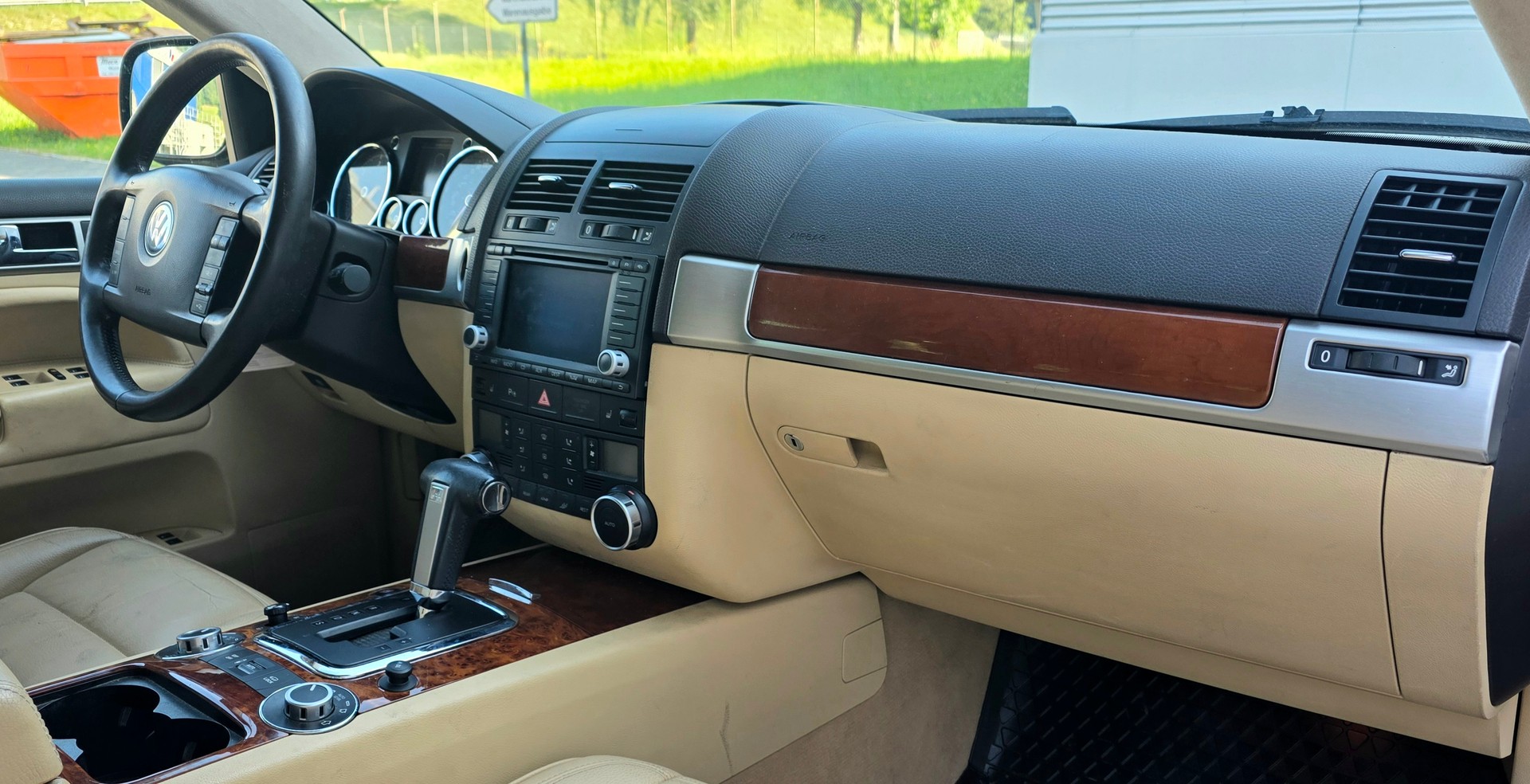 VW Touareg 5.0 TDI V10 Automatic-image-11