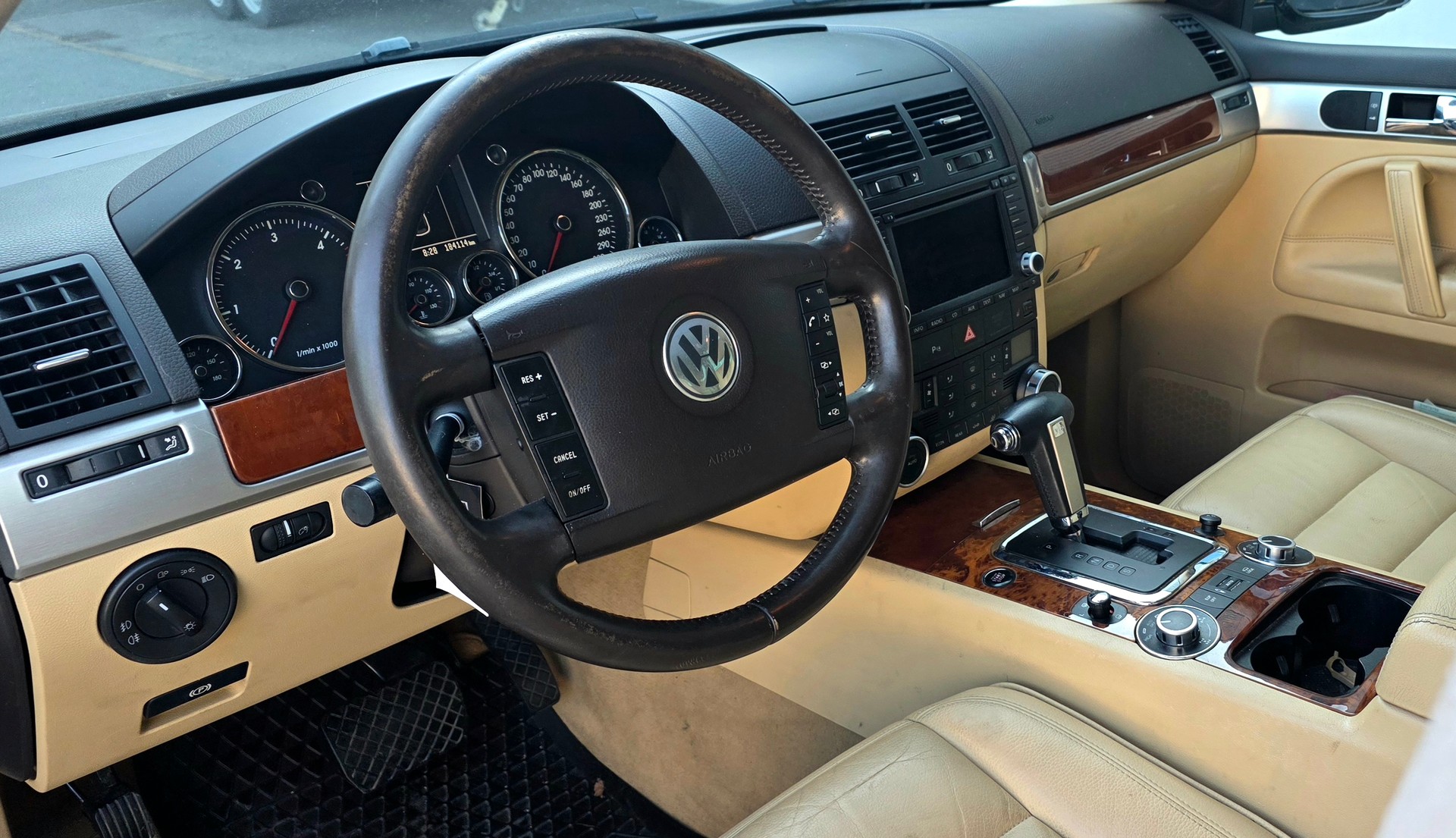 VW Touareg 5.0 TDI V10 Automatic-image-9