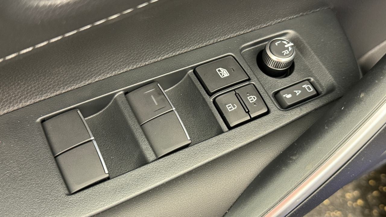 TOYOTA Corolla Touring Sports 2.0 HSD Sport e-CVT-image-8