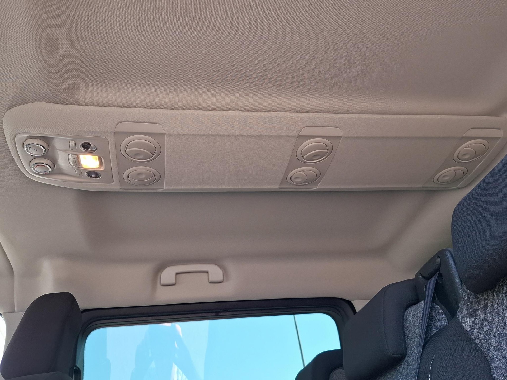 CITROEN Spacetourer M 2.0 BlueHDi 180 You S/S-image-6