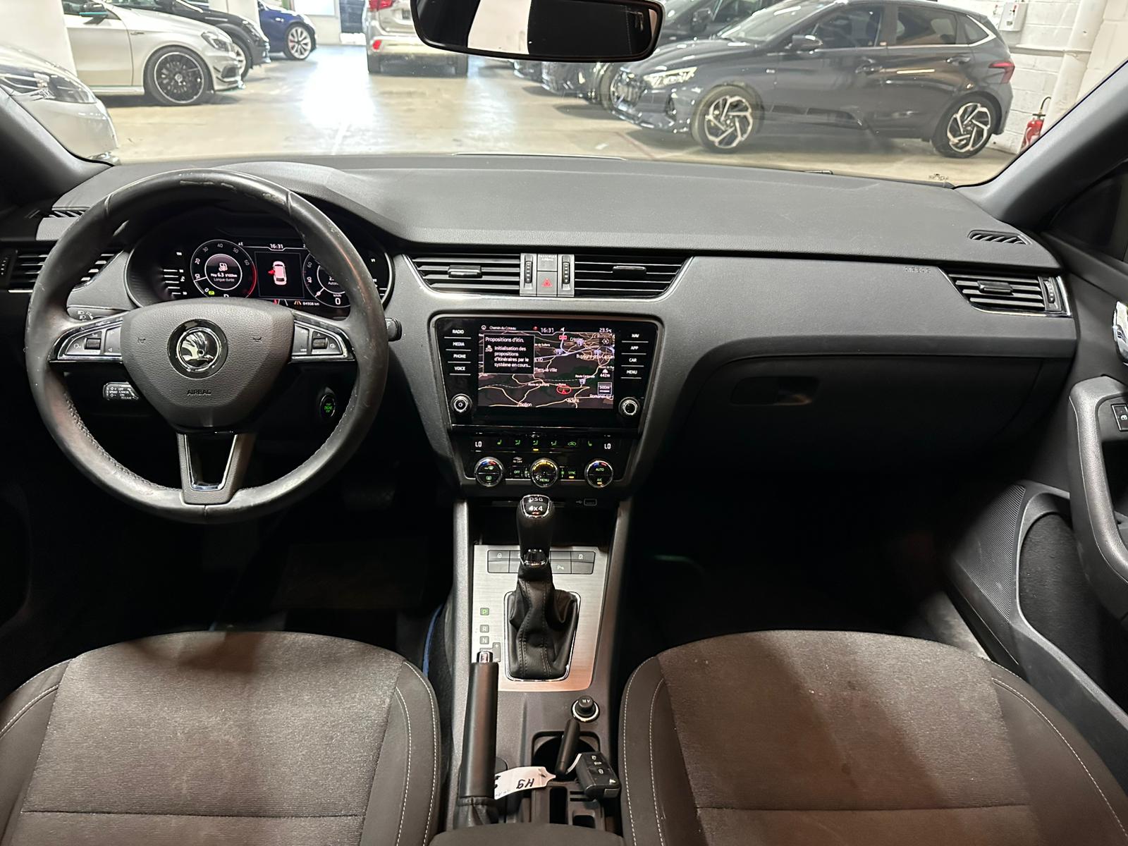SKODA Octavia Combi 2.0 TSI Style 4x4 DSG-image-9