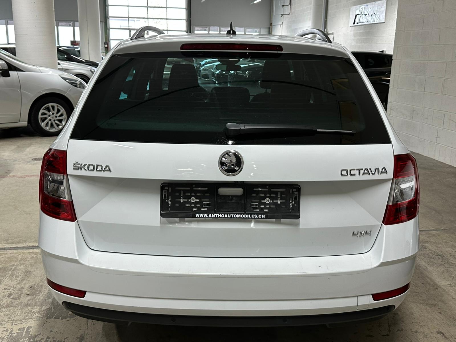 SKODA Octavia Combi 2.0 TSI Style 4x4 DSG-image-5