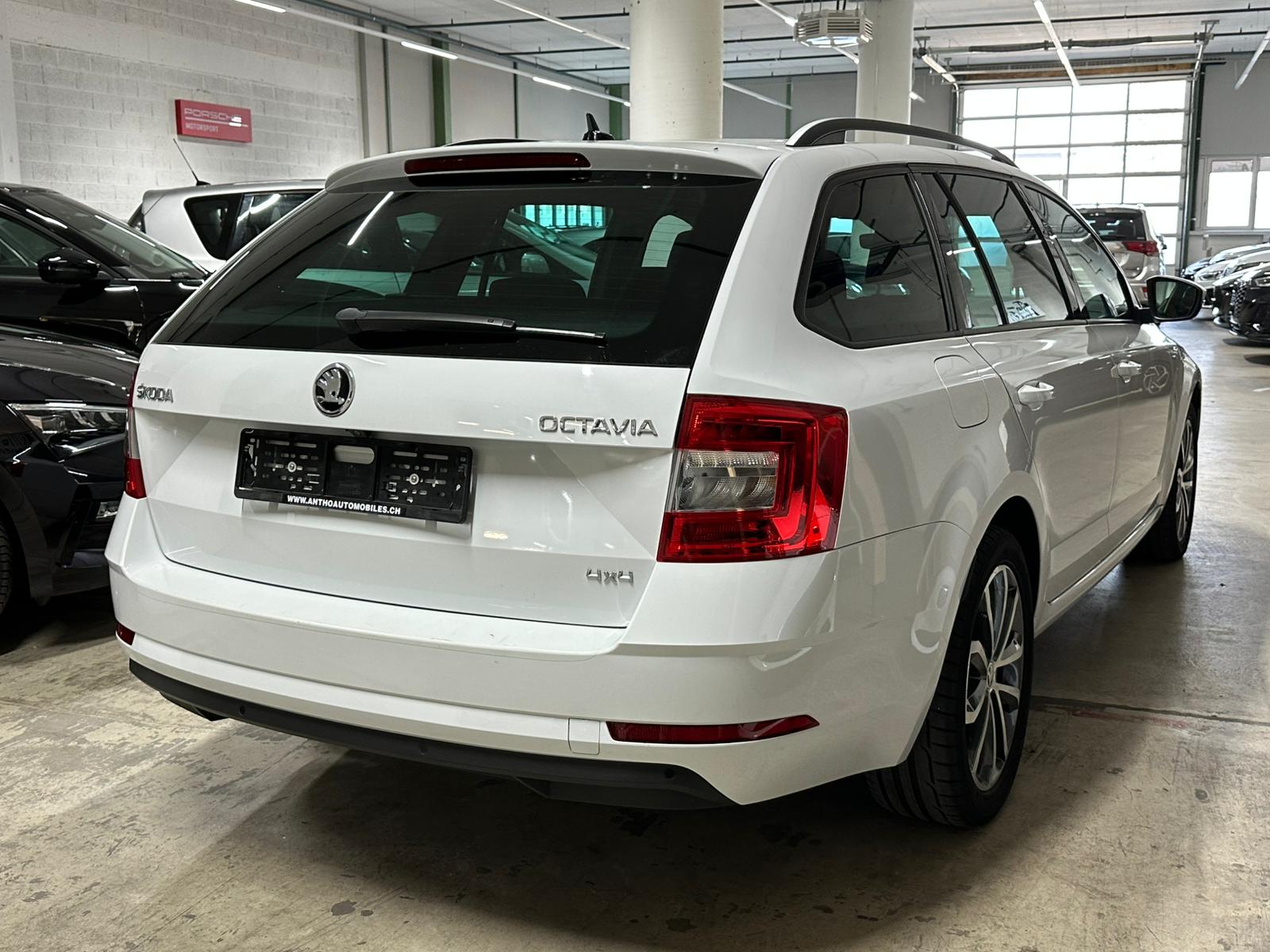 SKODA Octavia Combi 2.0 TSI Style 4x4 DSG-image-3