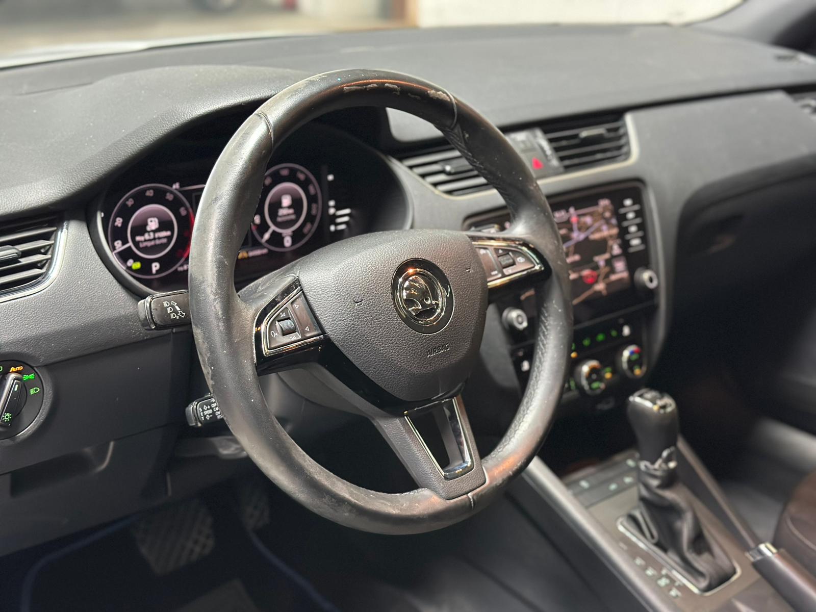 SKODA Octavia Combi 2.0 TSI Style 4x4 DSG-image-8
