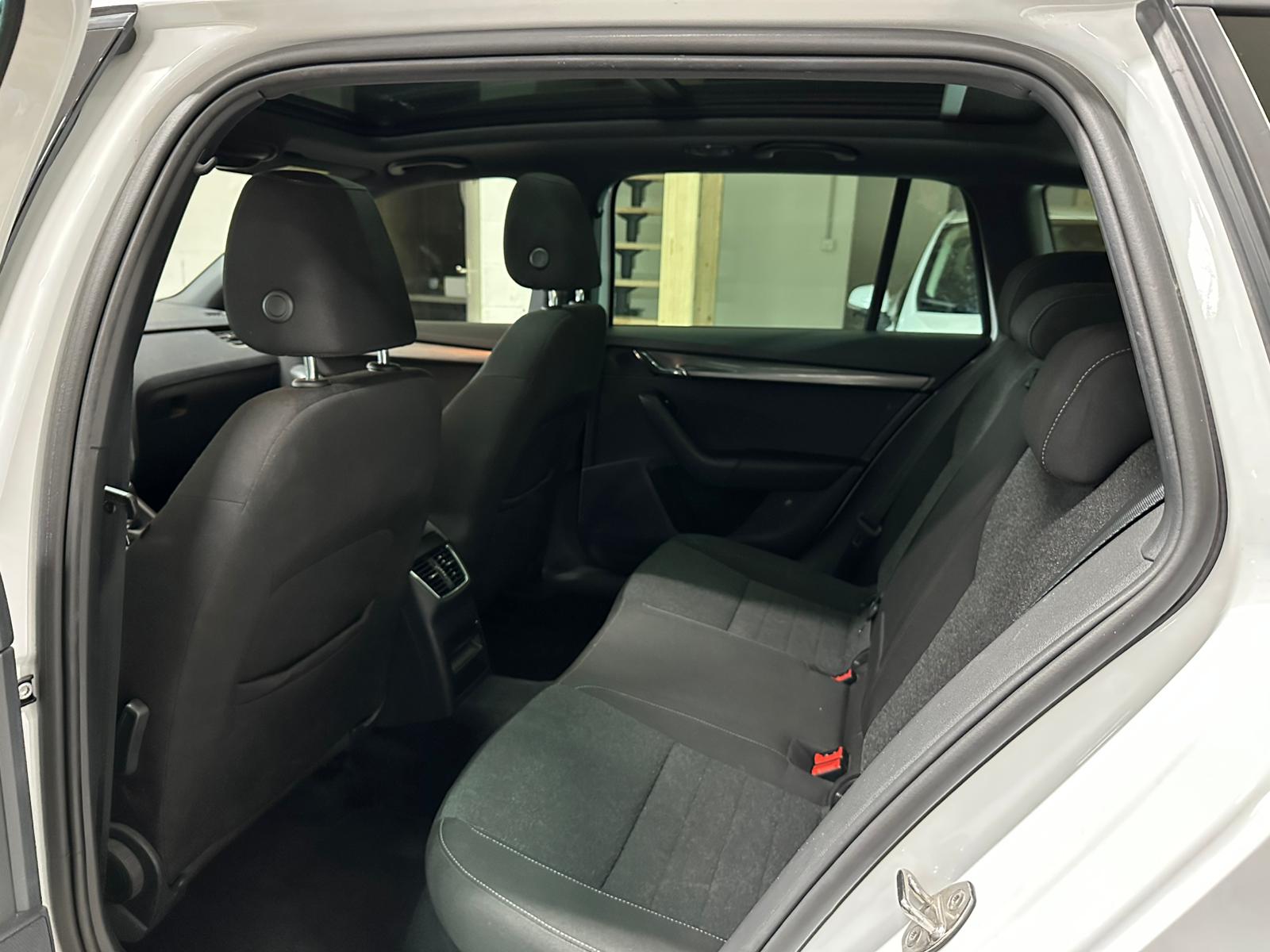SKODA Octavia Combi 2.0 TSI Style 4x4 DSG-image-7