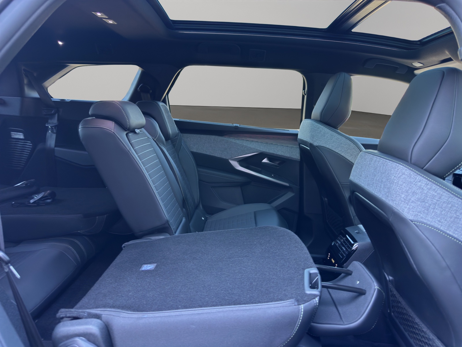 PEUGEOT 5008 145 Hybrid e-DCS6 GT *7Plätzer* AHK 1000kg *Panorama*-image-14