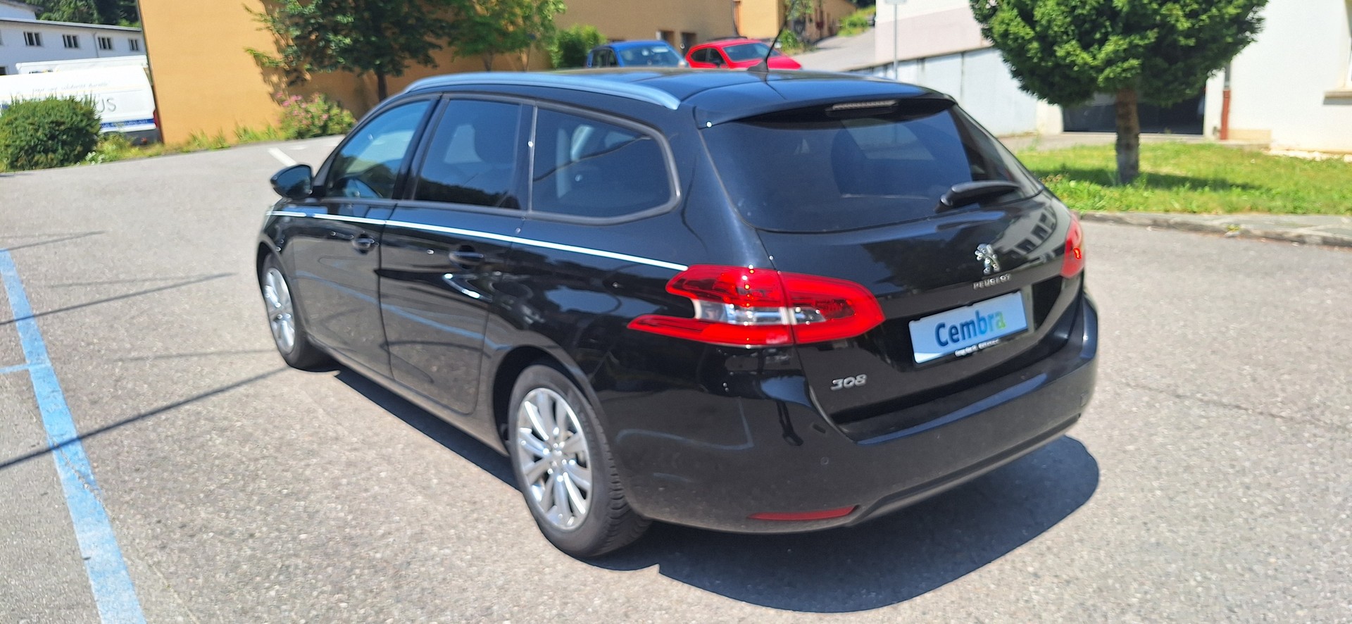 PEUGEOT 308 SW 1.2 THP Style Automatic-image-3
