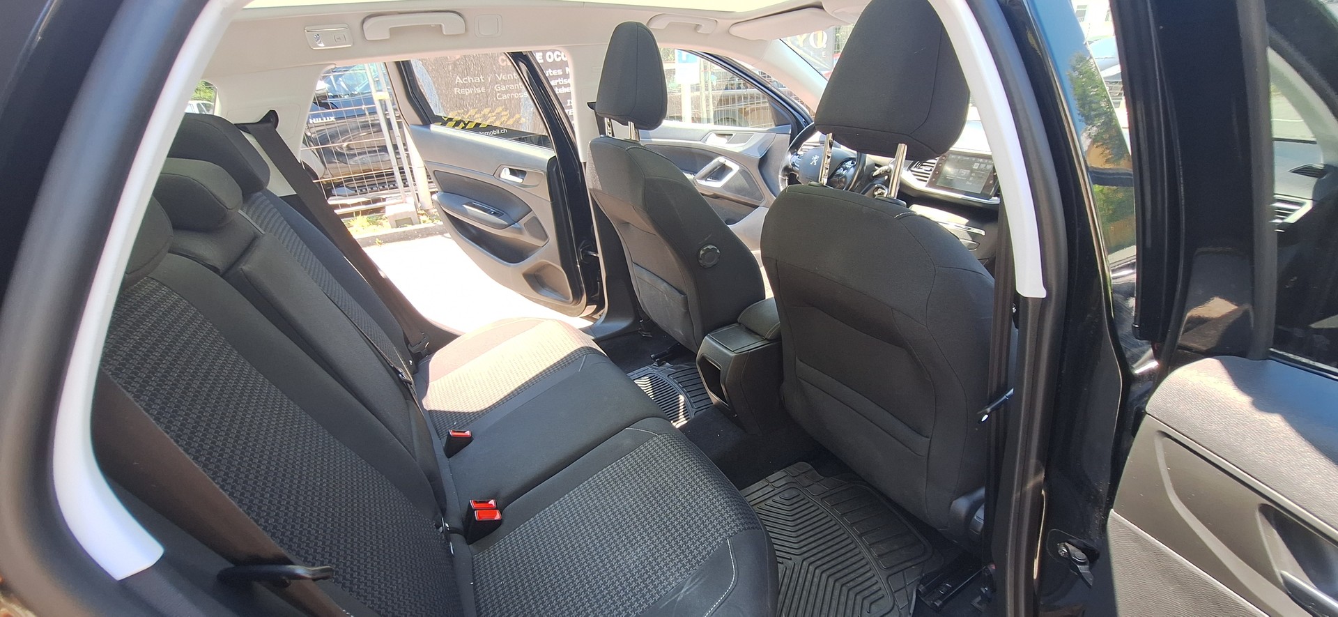 PEUGEOT 308 SW 1.2 THP Style Automatic-image-12