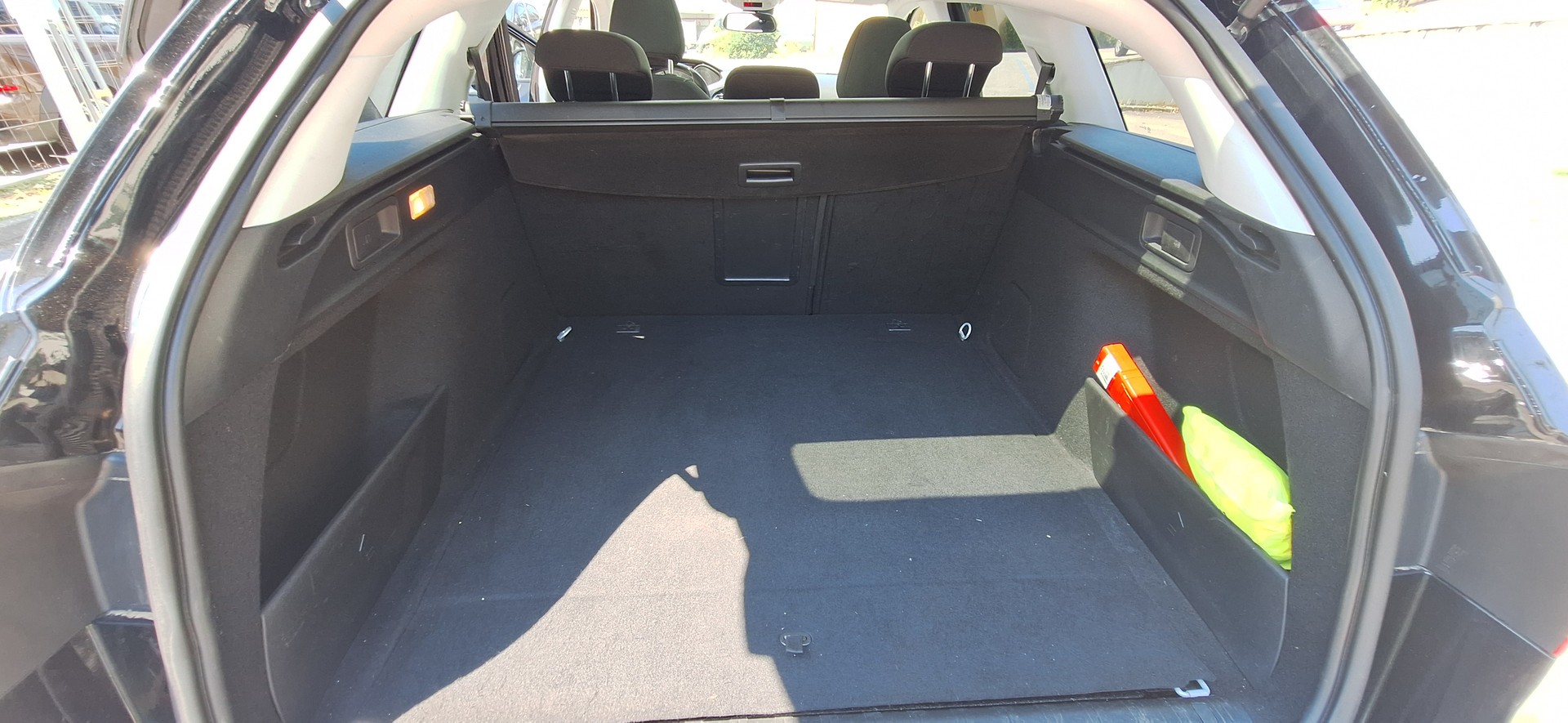 PEUGEOT 308 SW 1.2 THP Style Automatic-image-11
