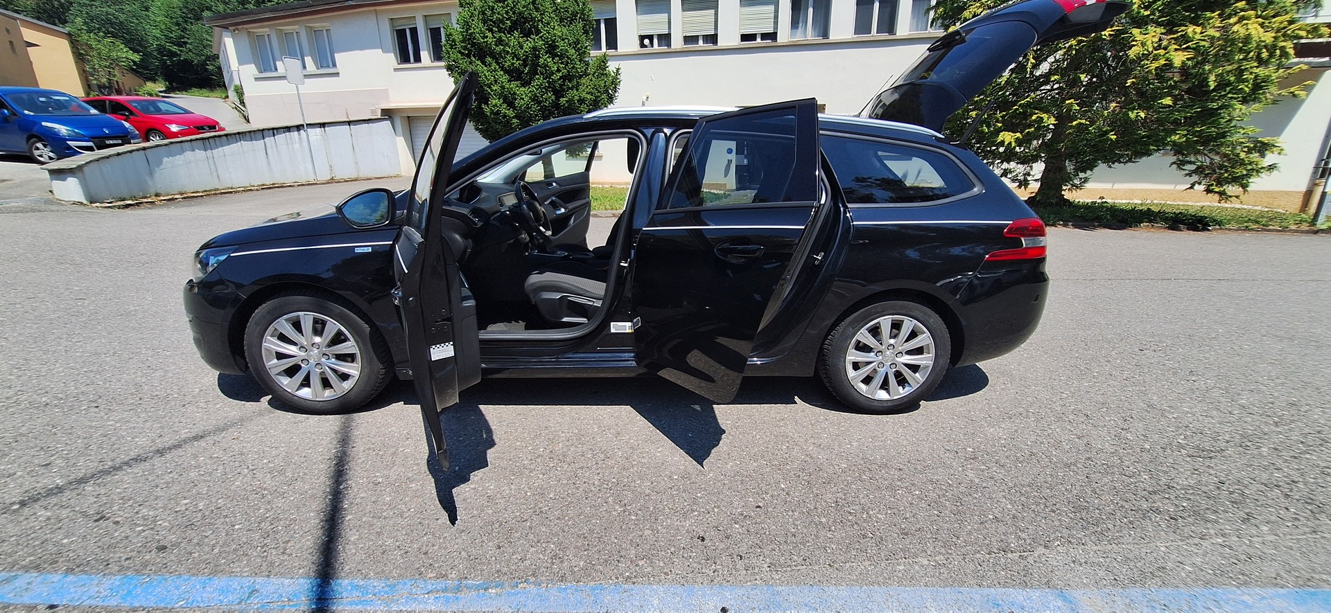 PEUGEOT 308 SW 1.2 THP Style Automatic-image-16