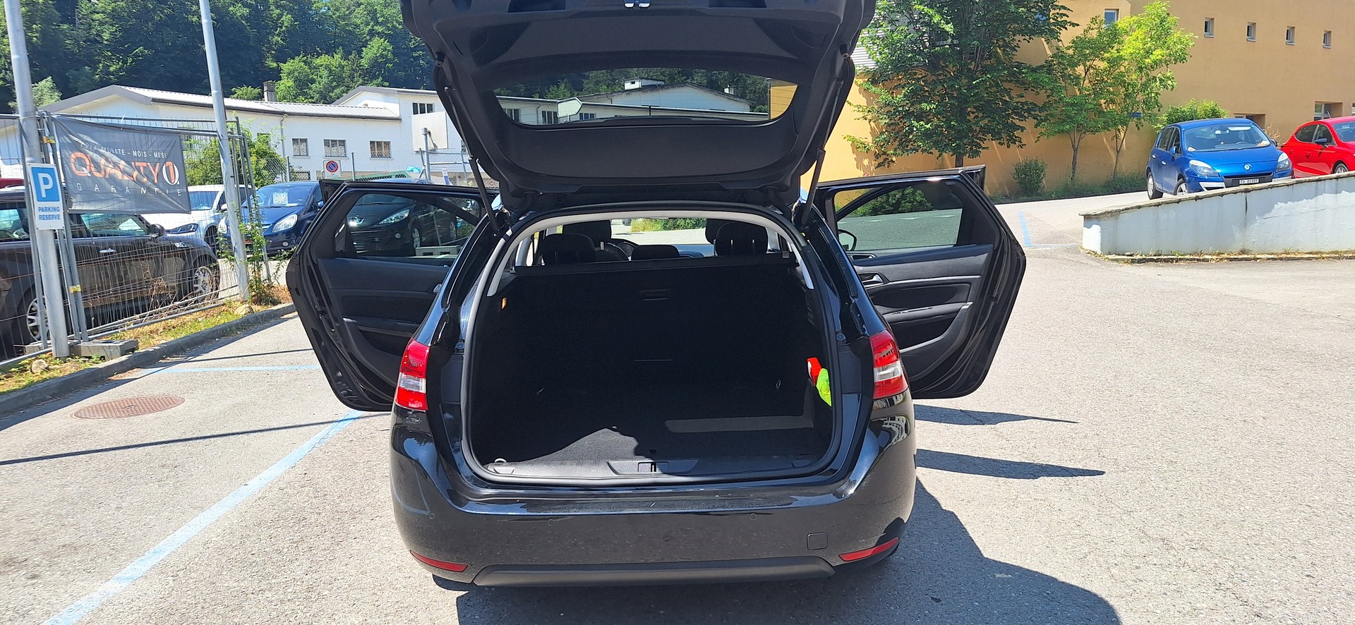 PEUGEOT 308 SW 1.2 THP Style Automatic-image-18