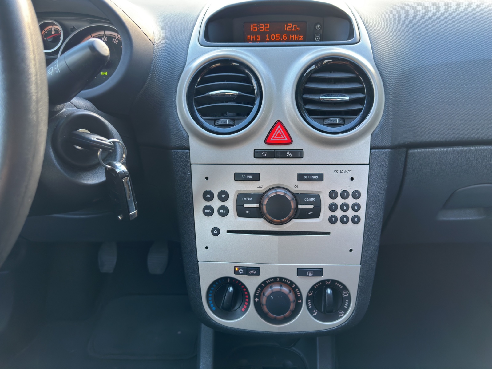 OPEL Corsa 1.4 TP Enjoy-image-10