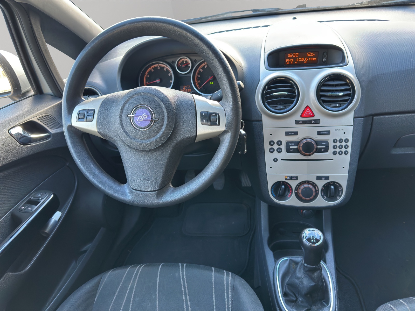 OPEL Corsa 1.4 TP Enjoy-image-9