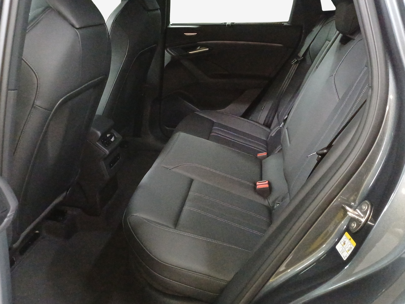 AUDI SQ6 e-tron quattro-image-11