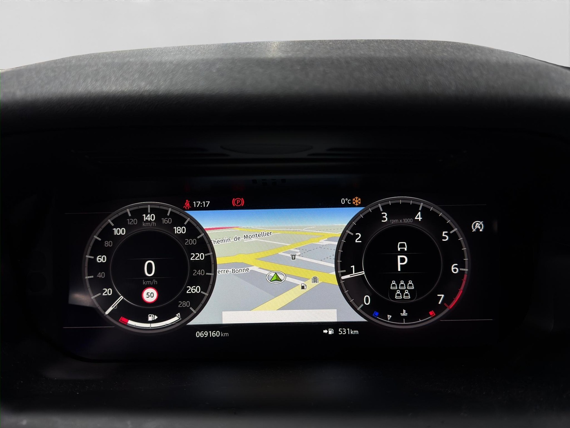 LAND ROVER Discovery Sport 2.0 Si4 R-Dynamic HSE-image-3