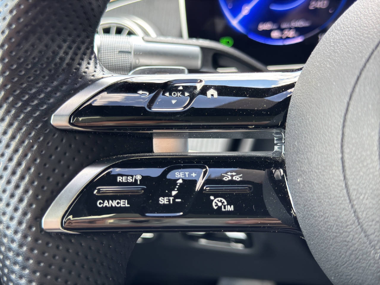 MERCEDES-BENZ EQS 450+ AMG Line-image-12