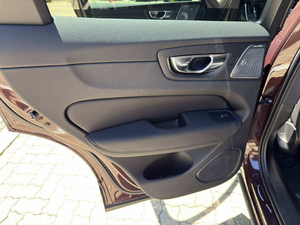 VOLVO XC60 2.0 T8 TE Ultra Dark eAWD-image-16