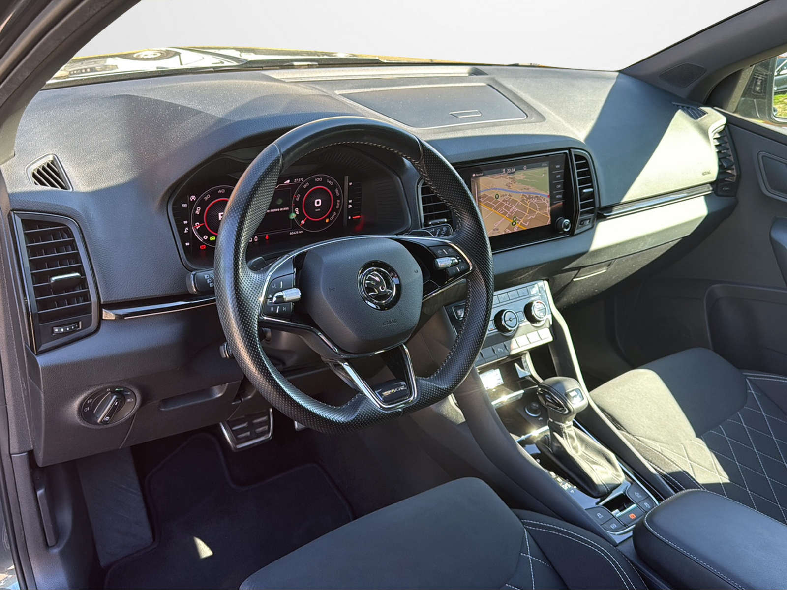 SKODA Karoq 2.0 TDI CR SportLine 4x4 DSG-image-9