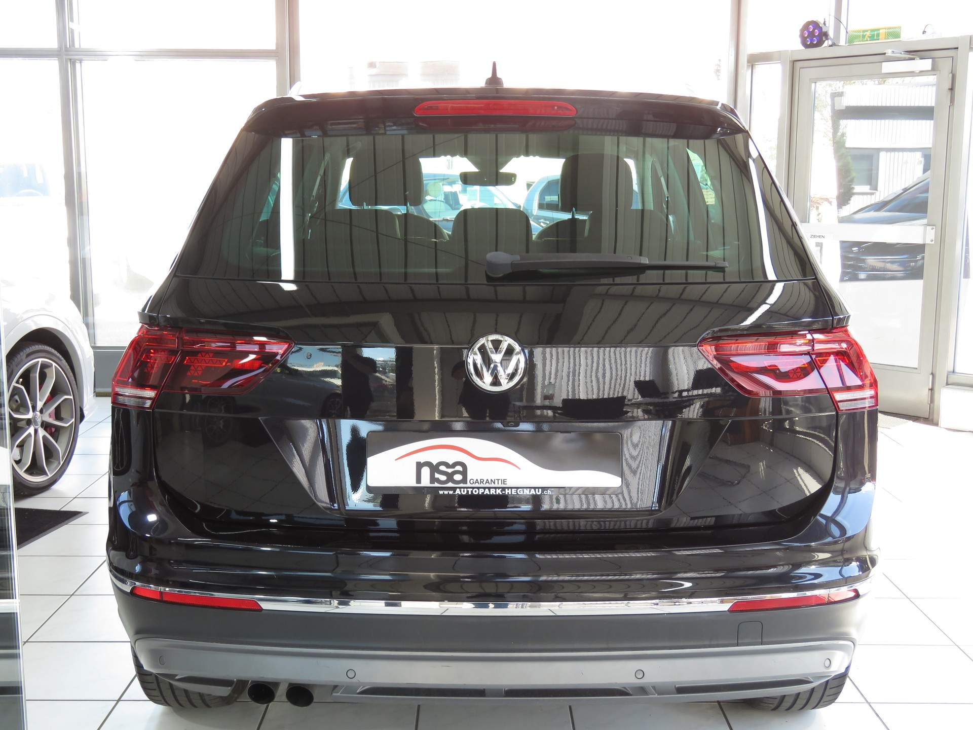 VW Tiguan 2.0TSI Highline 4-Motion-image-4