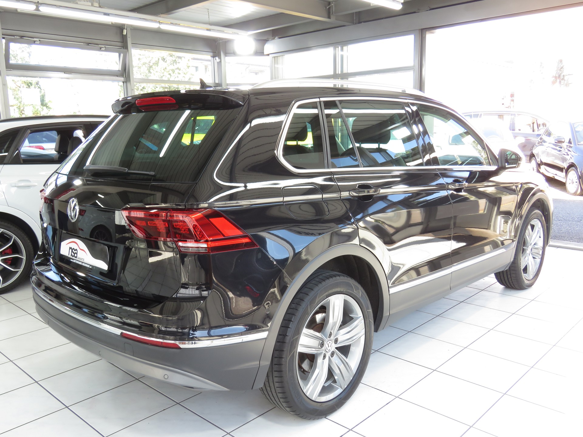 VW Tiguan 2.0TSI Highline 4-Motion-image-3