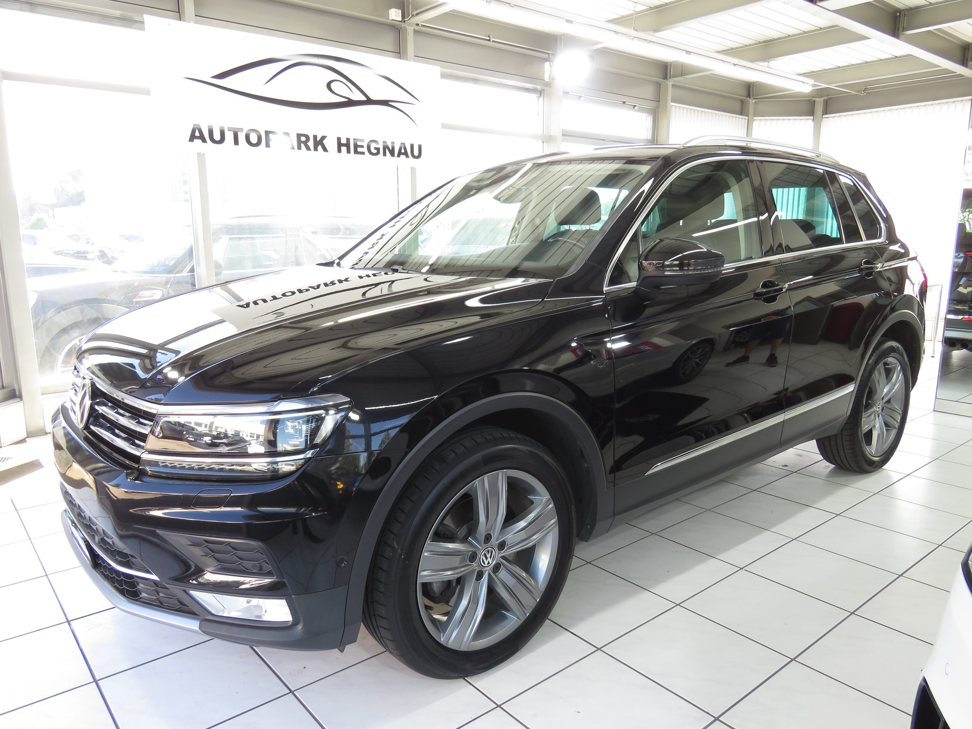VW Tiguan 2.0TSI Highline 4-Motion-image-0