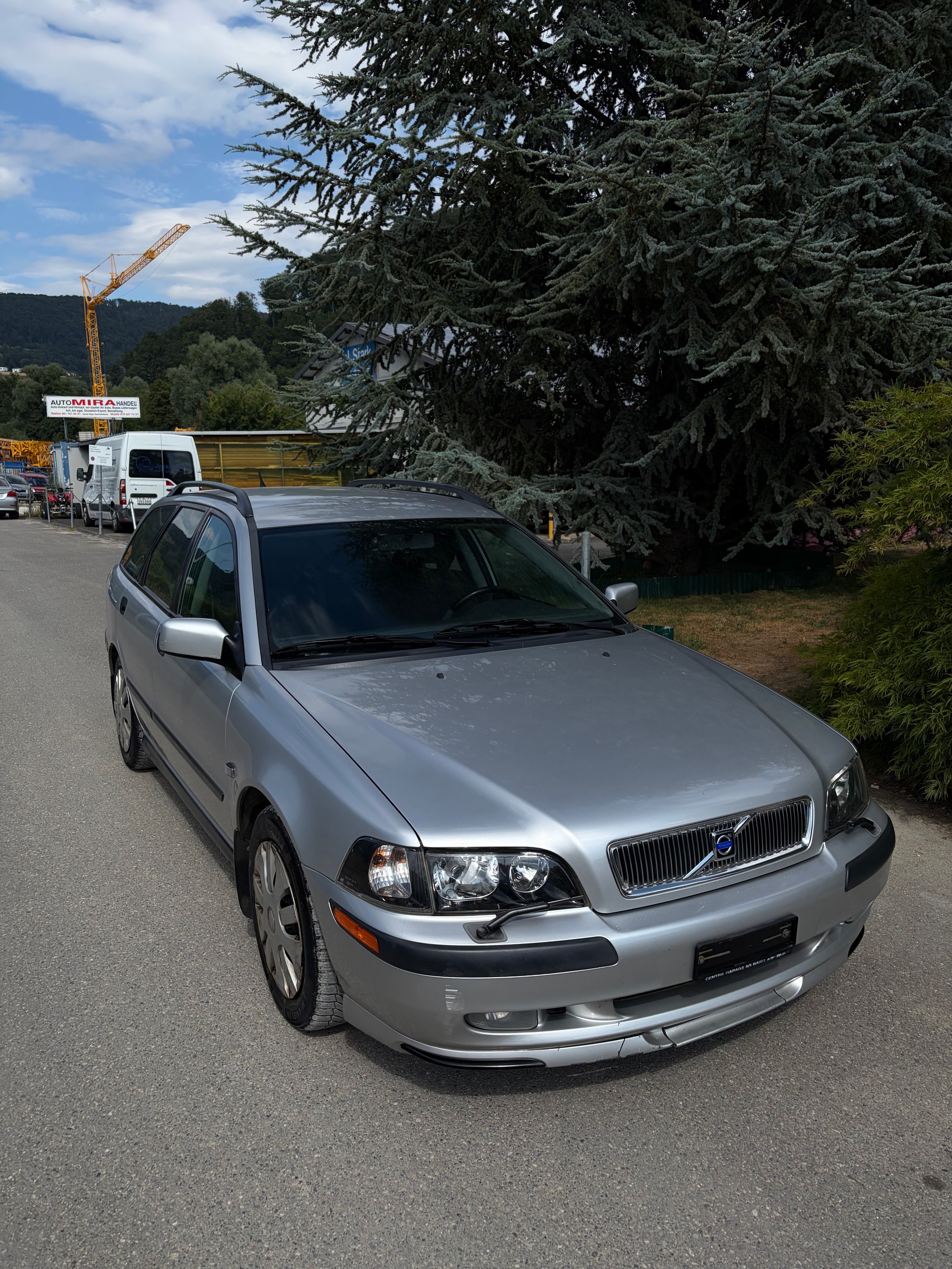 VOLVO V40 T4-image-1