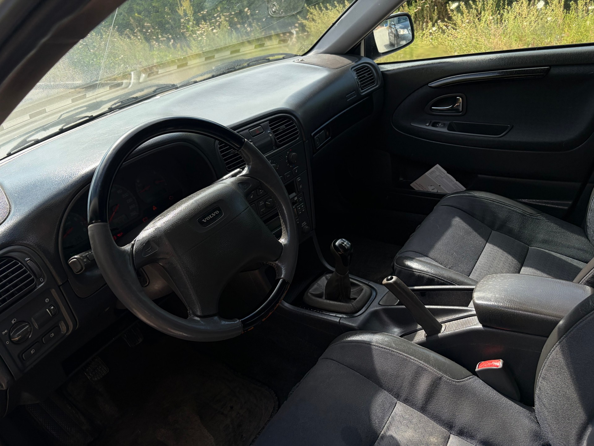 VOLVO V40 T4-image-3