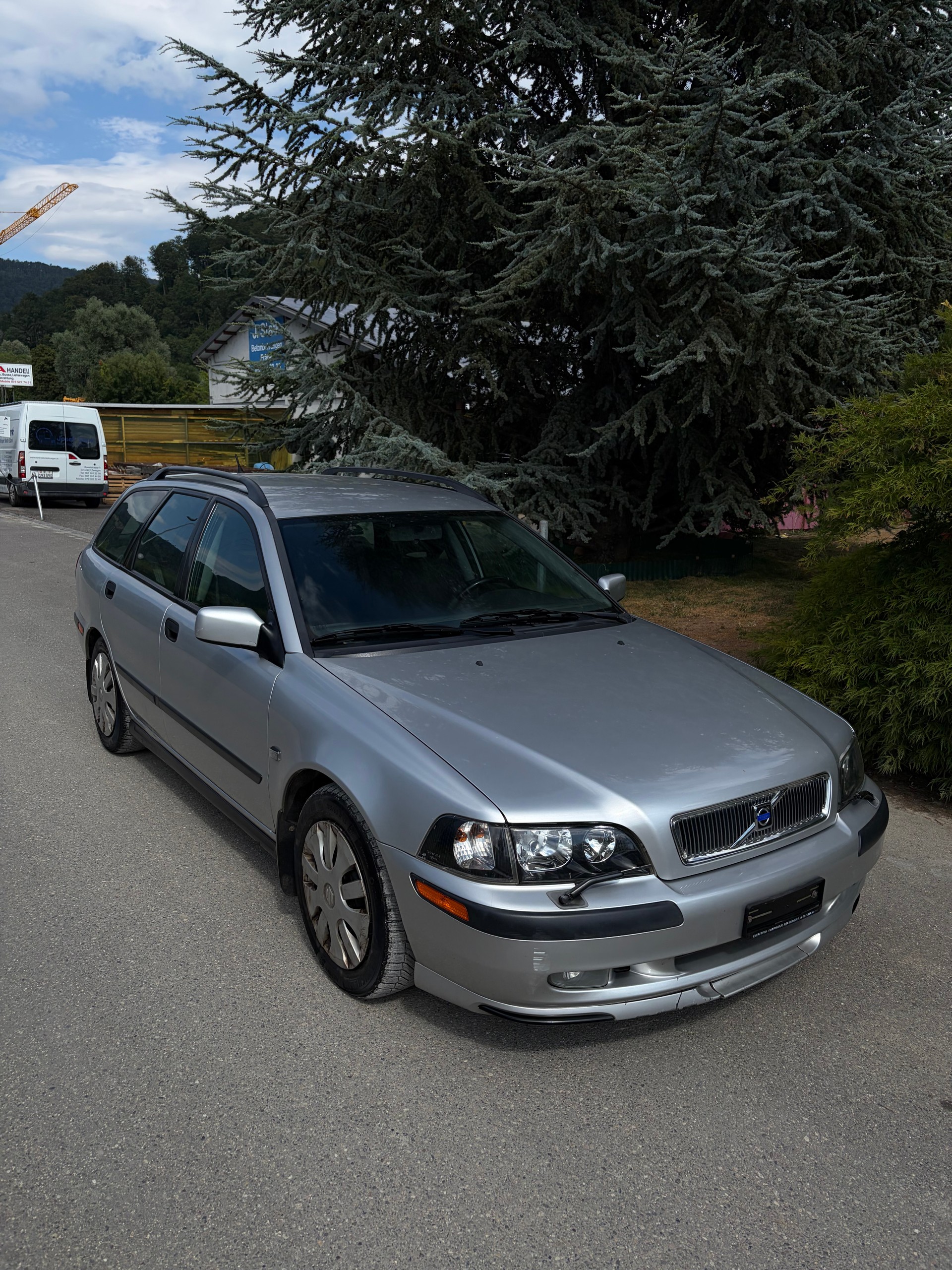 VOLVO V40 T4-image-0