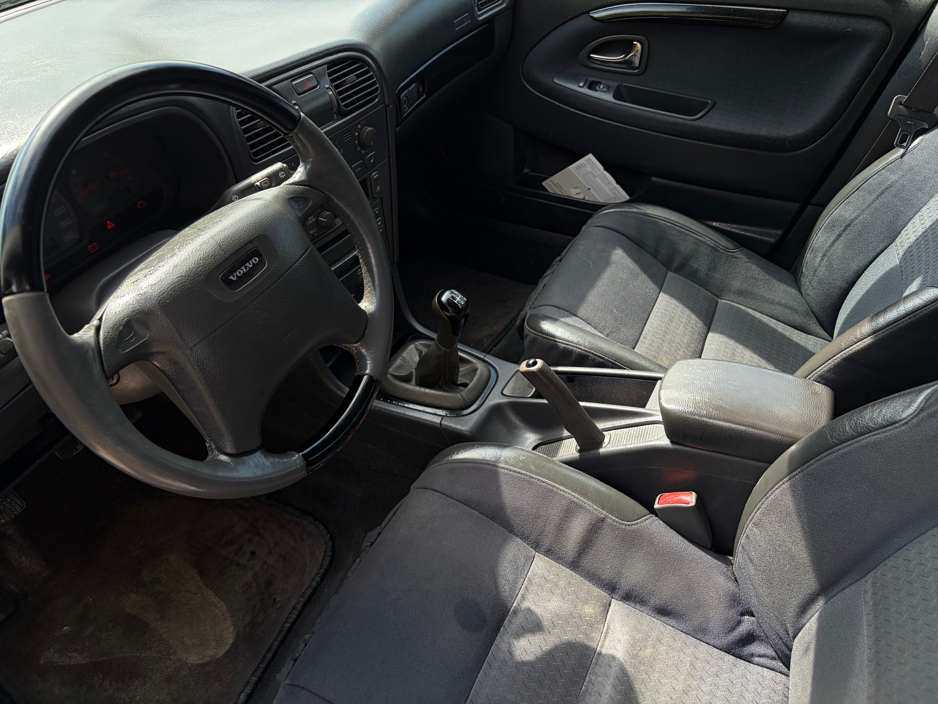 VOLVO V40 T4-image-6