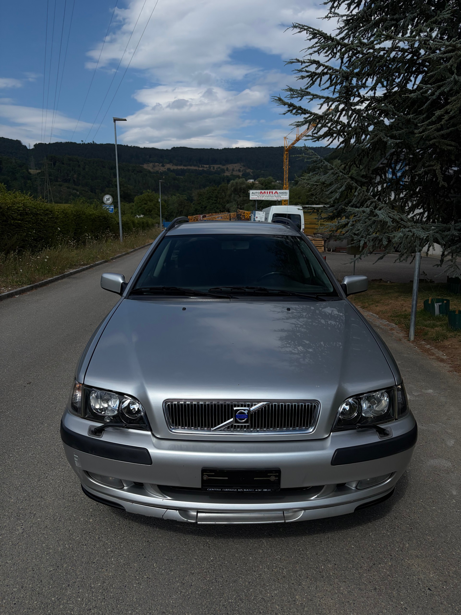 VOLVO V40 T4-image-8